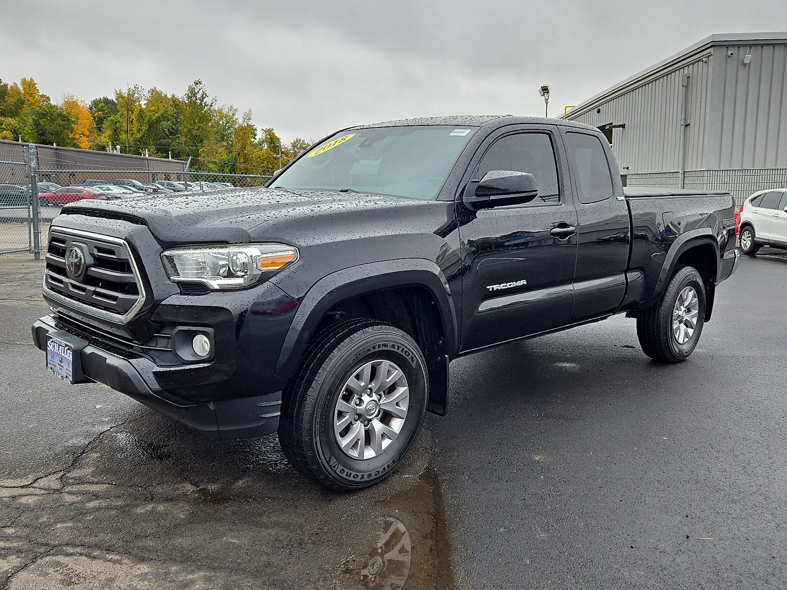 Used 2018 Toyota Tacoma SR5 w/ SR5 Appearance Package (SM) AWD/4WD image 3