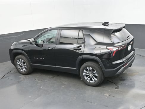 Certified 2026 Chevrolet Equinox LT FWD image 35