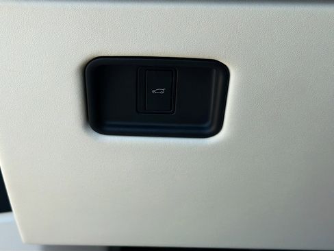 Used 2024 Land Rover Range Rover Autobiography image 35