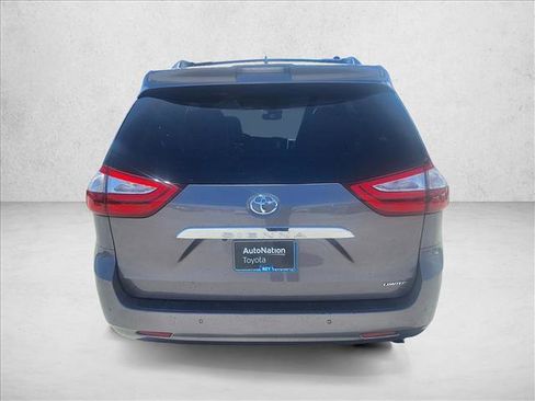 Used 2019 Toyota Sienna Limited Premium w/ Carpet Mat Package FWD image 6