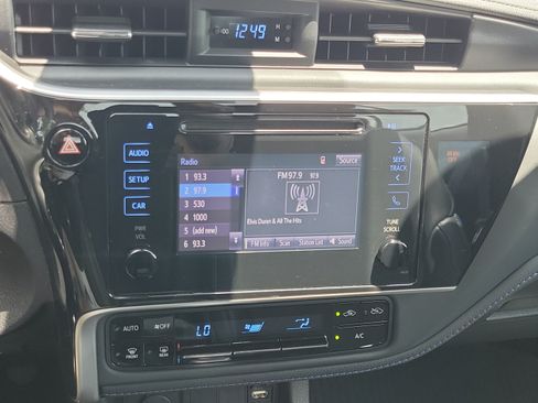 Used 2018 Toyota Corolla SE FWD image 27