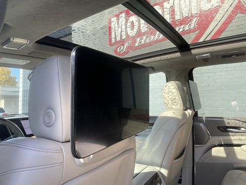 Used 2021 Cadillac Escalade ESV Premium Luxury Platinum image 28