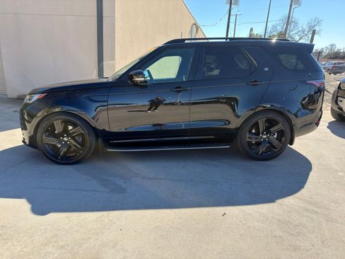 Certified 2024 Land Rover Discovery Dynamic SE image 2