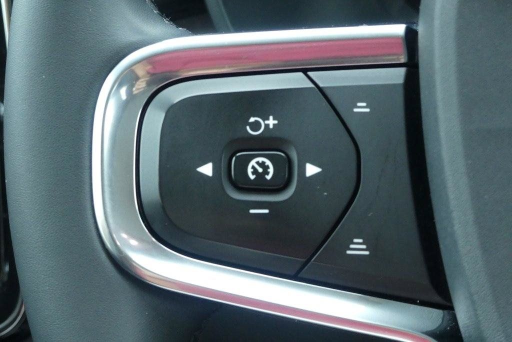 Used 2024 Volvo XC40 B5 Plus AWD/4WD image 18