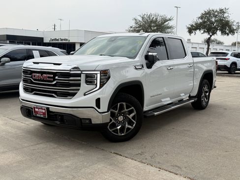 Used 2026 GMC Sierra 1500 SLT image 2