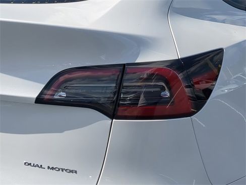 Used 2023 Tesla Model Y Long Range image 11