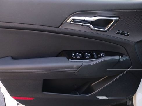 Used 2025 Kia Sportage SX image 28