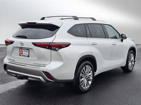 Used 2025 Toyota Highlander Platinum image 5