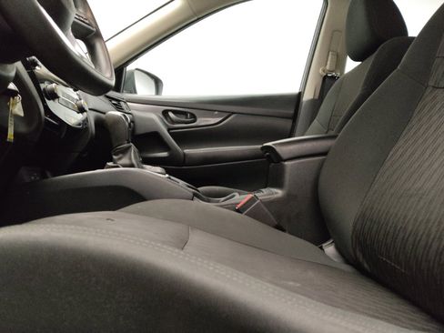 Used 2020 Nissan Rogue S FWD image 17