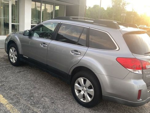 Used 2011 Subaru Outback 2.5i Premium image 4