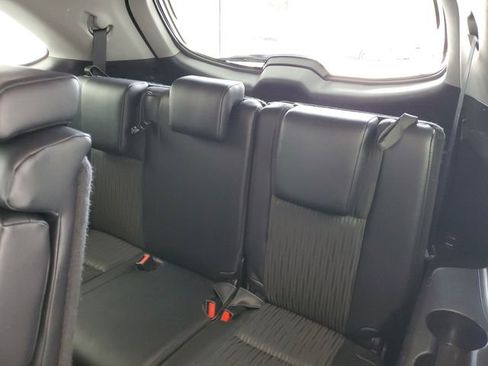 Used 2019 Toyota Highlander Plus FWD image 14