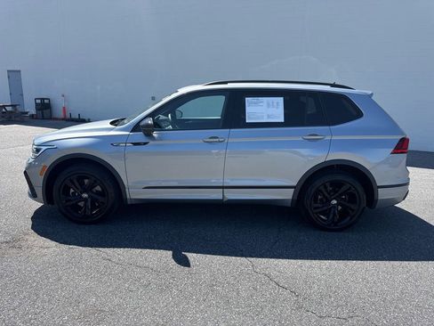 Certified 2023 Volkswagen Tiguan SE R-Line FWD image 4