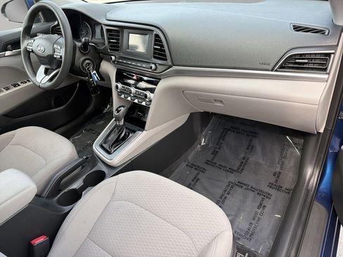 Used 2020 Hyundai Elantra SE FWD image 11