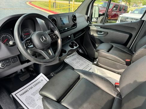 Used 2024 Mercedes-Benz Sprinter 2500 image 8