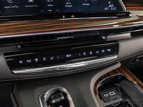 Used 2022 Cadillac Escalade ESV Luxury AWD/4WD image 28