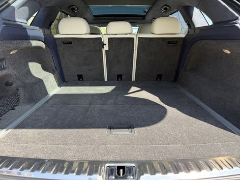 Used 2024 Bentley Bentayga image 34