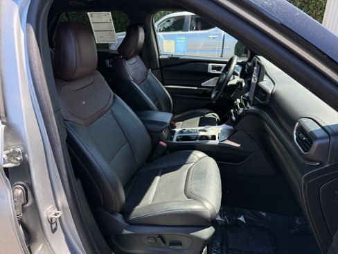 Certified 2023 Ford Explorer Platinum w/ Technology Package AWD/4WD image 20