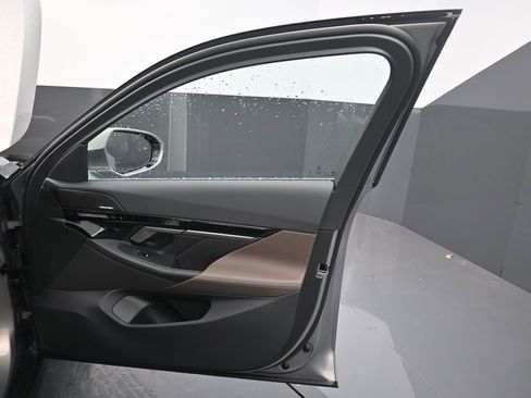 Certified 2025 BMW 530i 530i w/ Premium Package image 16