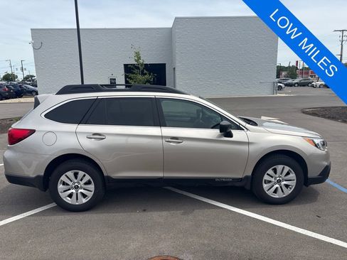 Used 2017 Subaru Outback 2.5i AWD/4WD image 3