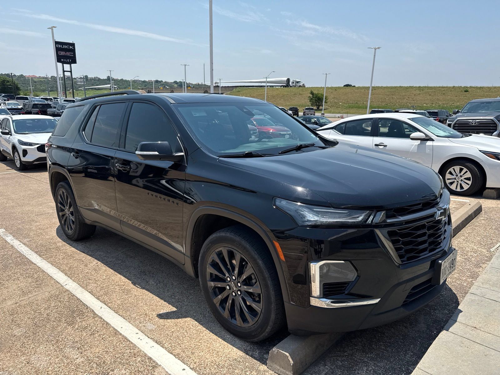 Used 2023 Chevrolet Traverse RS FWD image 3