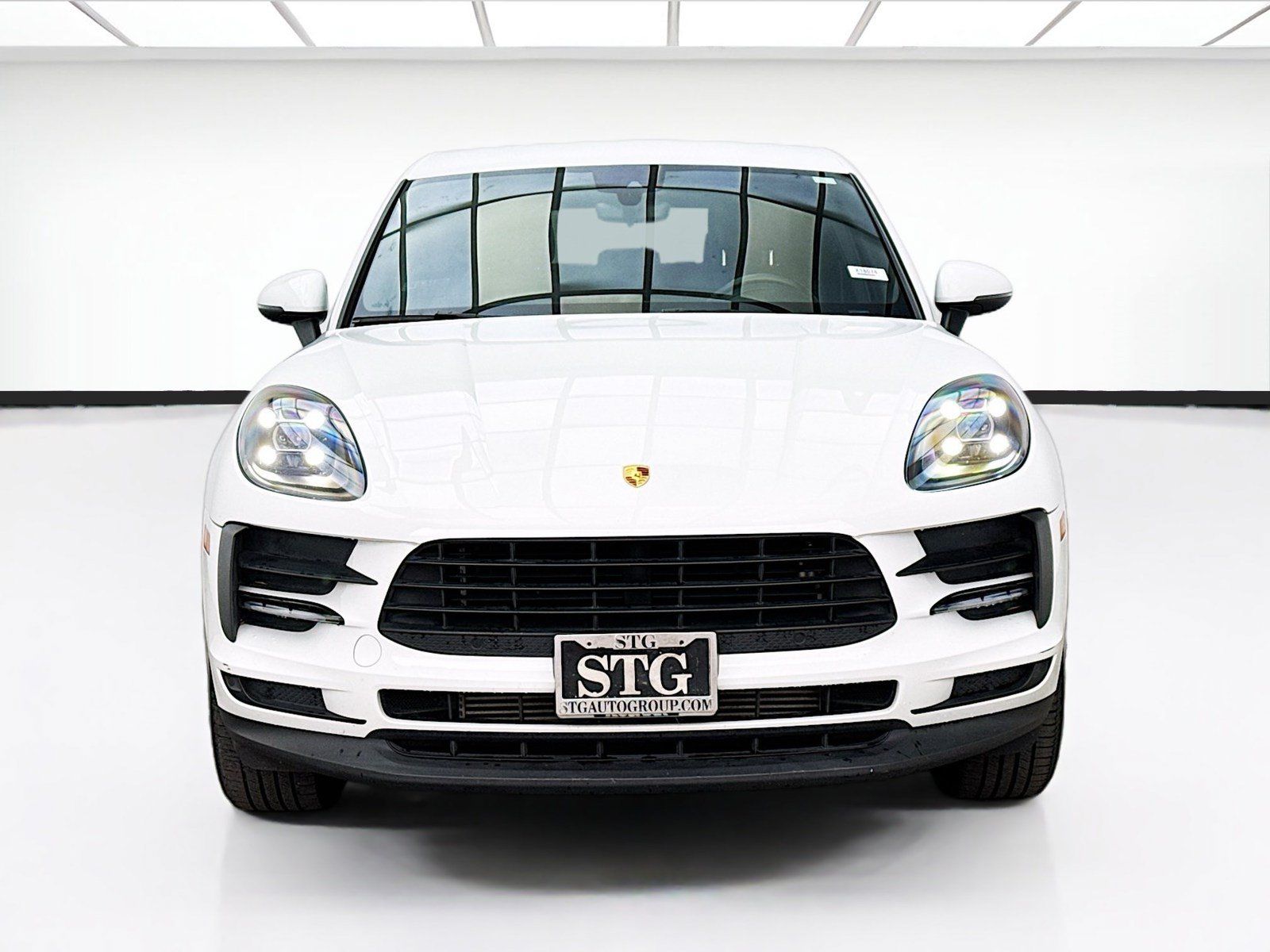 Used 2019 Porsche Macan AWD/4WD image 2