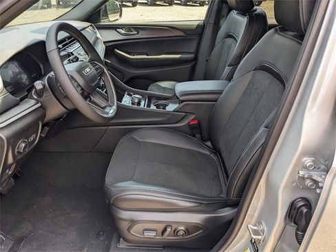 New 2025 Jeep Grand Cherokee L Altitude image 6