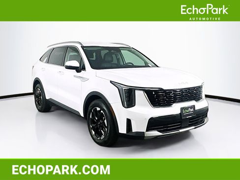 Used 2024 Kia Sorento S image 1