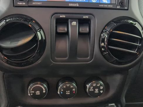Used 2016 Jeep Wrangler Sahara w/ Dual Top Group AWD/4WD image 15