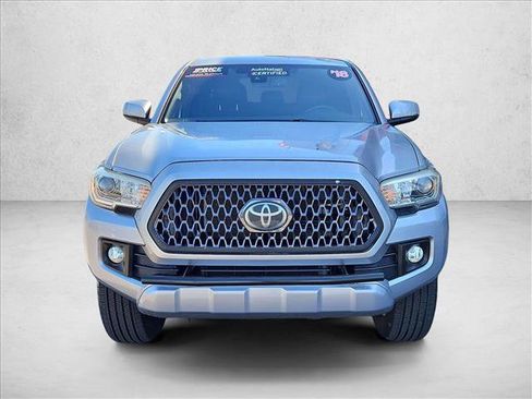 Used 2018 Toyota Tacoma TRD Sport image 2