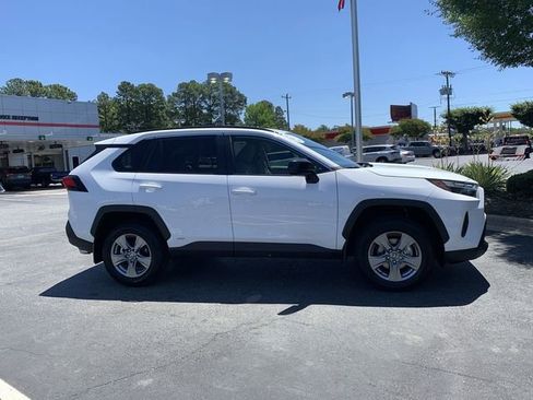 Used 2025 Toyota RAV4 LE AWD/4WD image 9