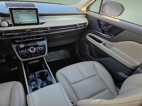 Used 2021 Lincoln Corsair FWD image 12