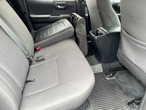 Used 2019 Toyota Tacoma TRD Off-Road w/ Technology Package AWD/4WD image 21