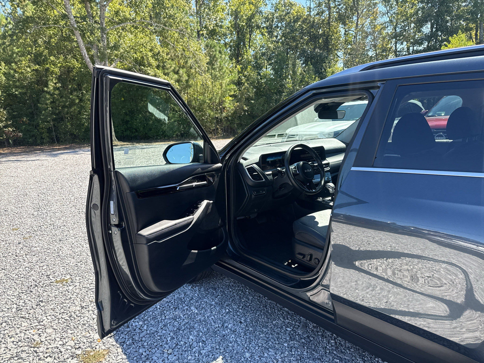 Used 2025 Kia Seltos EX FWD image 9