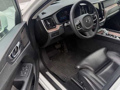 Used 2023 Volvo XC60 B5 Ultimate w/ Climate Package AWD/4WD image 4