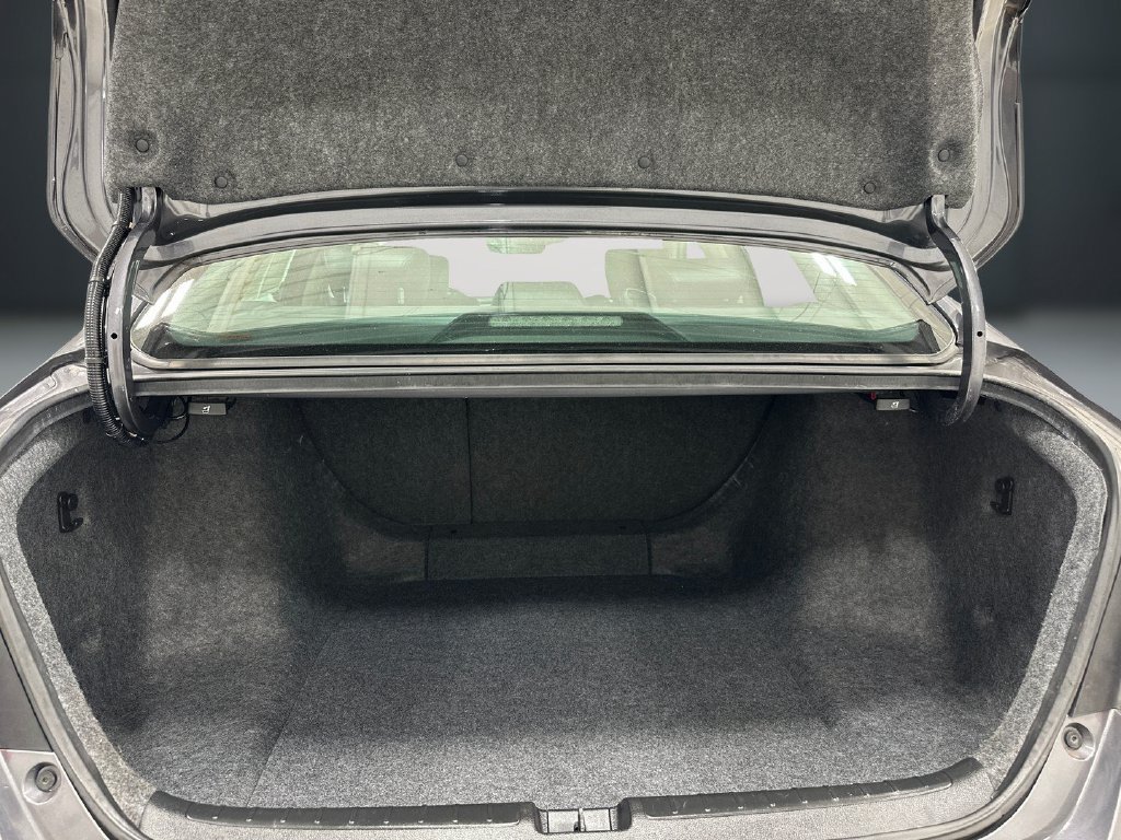 Used 2018 Honda Accord Touring image 12