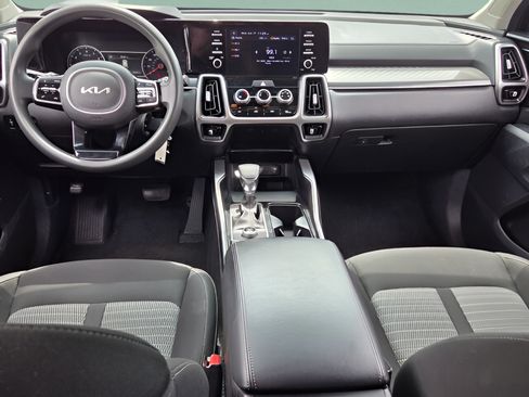 Used 2022 Kia Sorento LX FWD image 12