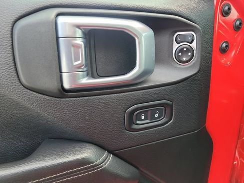 Used 2022 Jeep Wrangler Unlimited Sahara AWD/4WD image 22