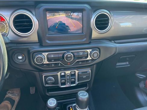 Used 2020 Jeep Wrangler Unlimited Sahara AWD/4WD image 14