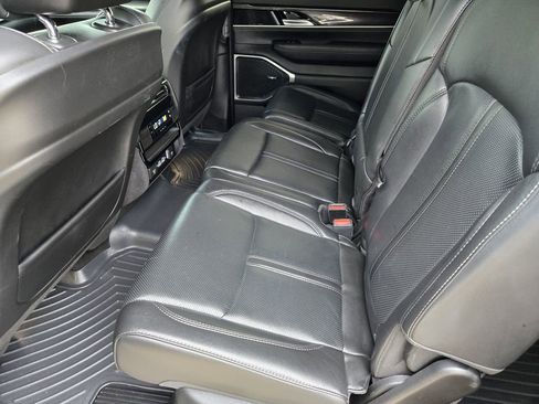 Used 2023 Jeep Wagoneer 4WD image 28