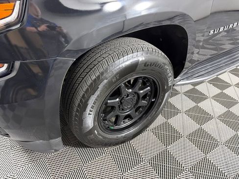 Used 2018 Chevrolet Suburban LT image 9