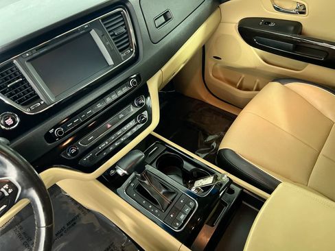 Used 2018 Kia Sedona SX Limited w/ SX Limited Prestige Package FWD image 23
