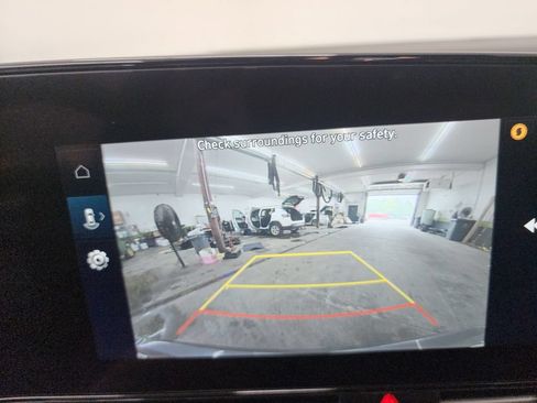 Used 2025 Hyundai Elantra SEL FWD image 19