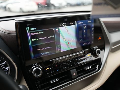 Used 2021 Toyota Highlander Platinum image 24