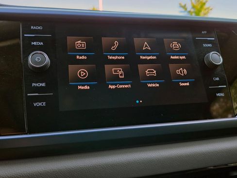 Certified 2023 Volkswagen Taos SE w/ Panoramic Sunroof Package AWD/4WD image 34