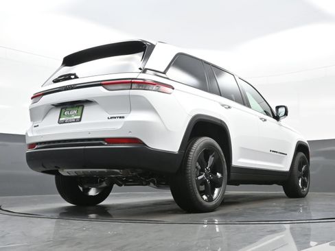 New 2025 Jeep Grand Cherokee Limited w/ Black Appearance Package image 15