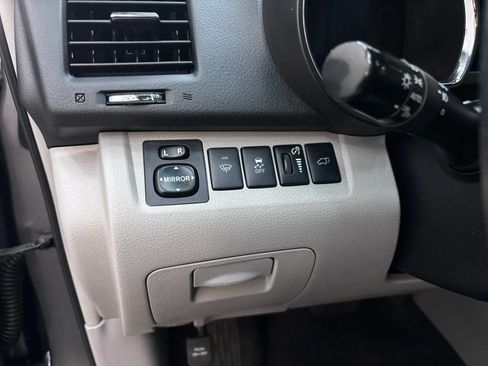 Used 2011 Toyota Highlander SE FWD image 12