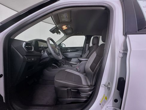 Used 2025 Chevrolet TrailBlazer LT FWD image 13