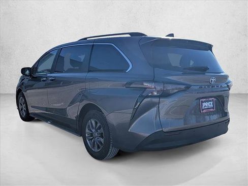 Used 2024 Toyota Sienna XLE image 7