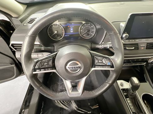 Used 2021 Nissan Altima 2.5 SV w/ SV Premium Package image 11