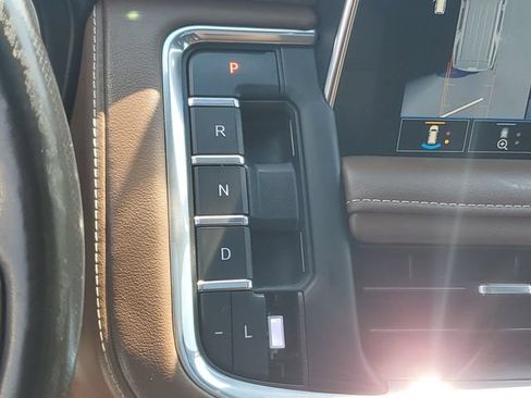 Used 2021 Chevrolet Tahoe High Country w/ Premium Package AWD/4WD image 18
